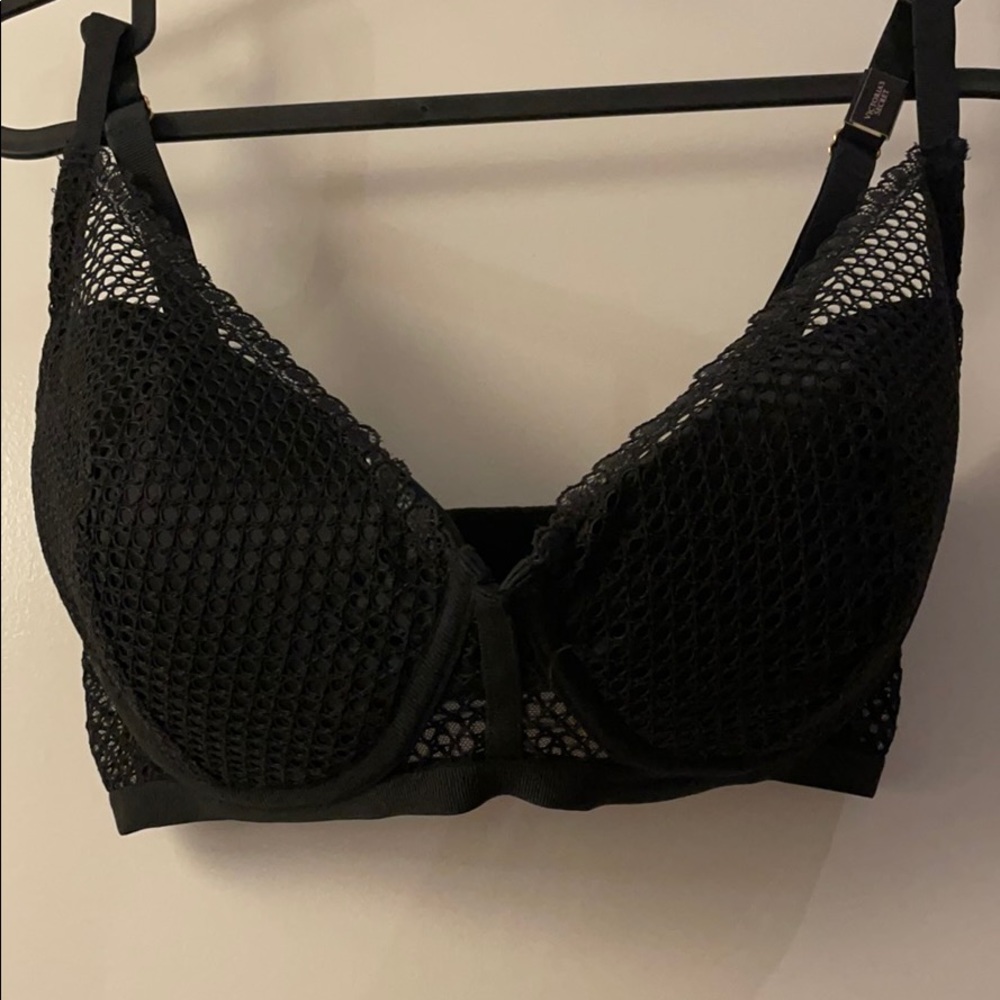 Victoria’s Secret fishnet plunge bra 36DD